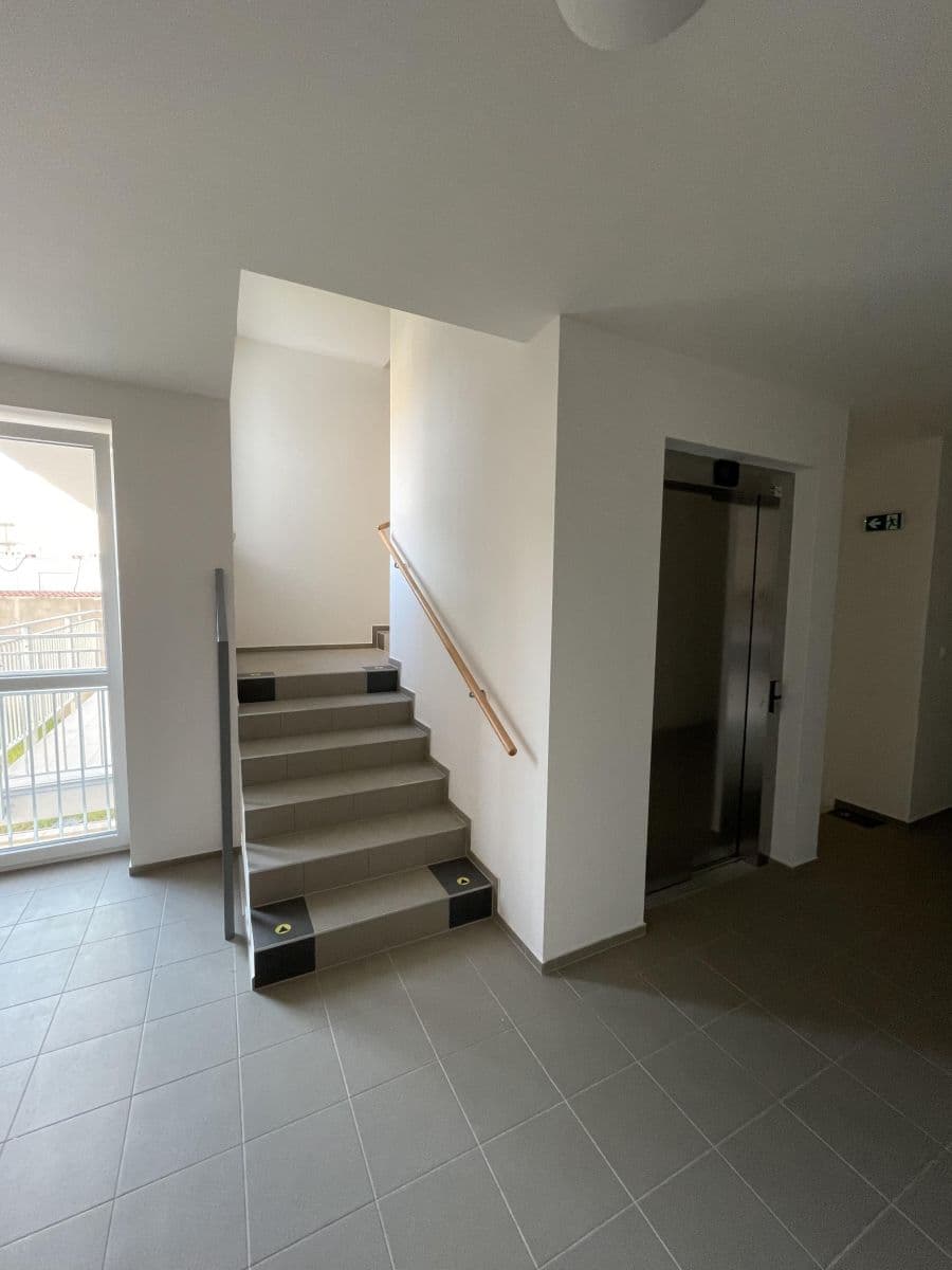 1 bedroom with open-plan kitchen flat to rent, 60 m², Odolena Voda, Středočeský Region 1 bedroom with open-plan kitchen flat to rent, 60 m², Odolena Voda, Středočeský Region