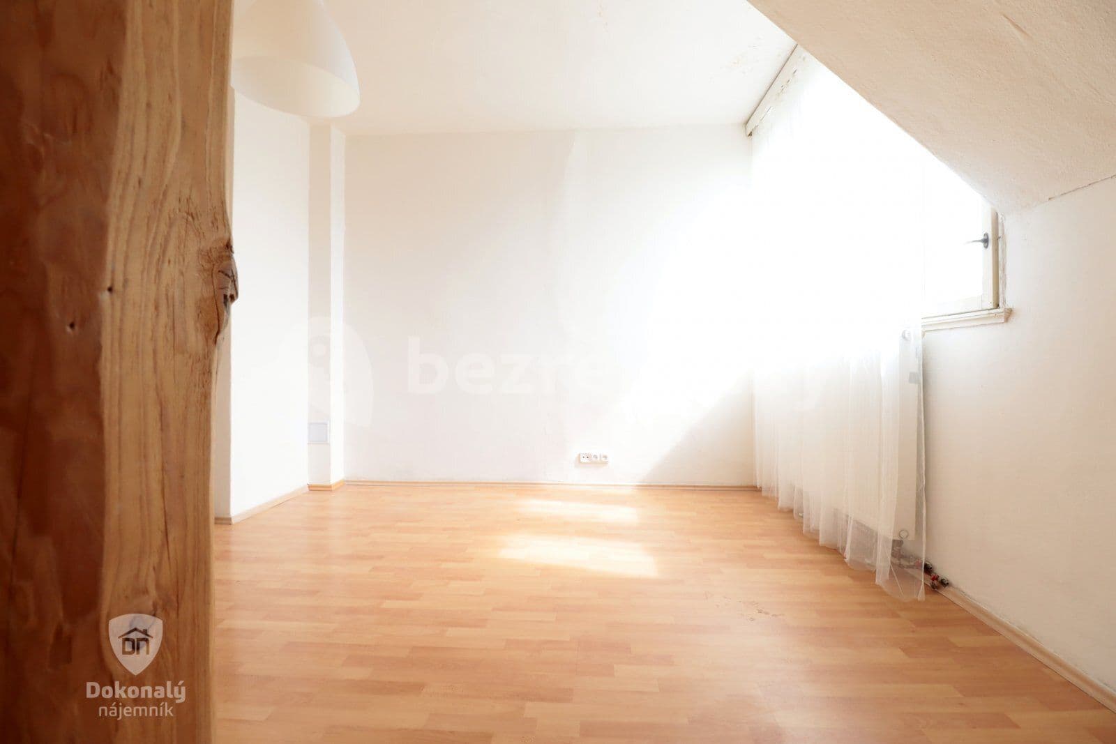 3 bedroom with open-plan kitchen flat to rent, 95 m², Gabčíkova, Prague, Prague
