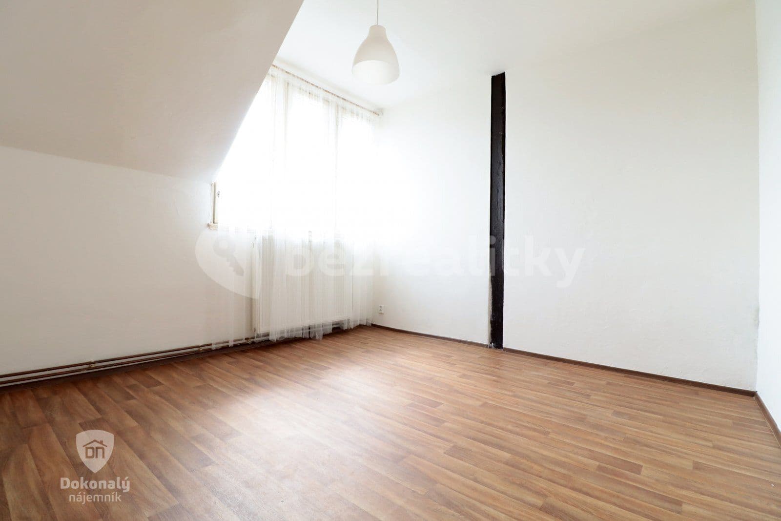 3 bedroom with open-plan kitchen flat to rent, 95 m², Gabčíkova, Prague, Prague