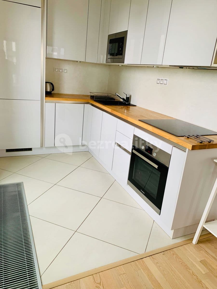 1 bedroom with open-plan kitchen flat to rent, 71 m², Olšanská, Prague, Prague 1 bedroom with open-plan kitchen flat to rent, 71 m², Olšanská, Prague, Prague