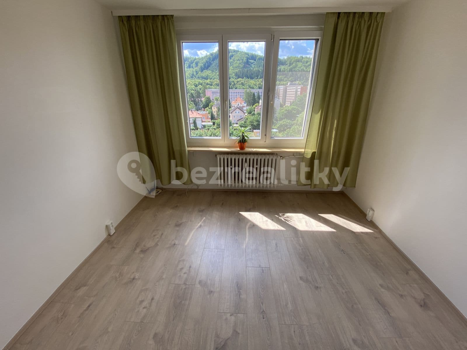 3 bedroom flat to rent, 78 m², Gagarinova, Karlovy Vary, Karlovarský Region