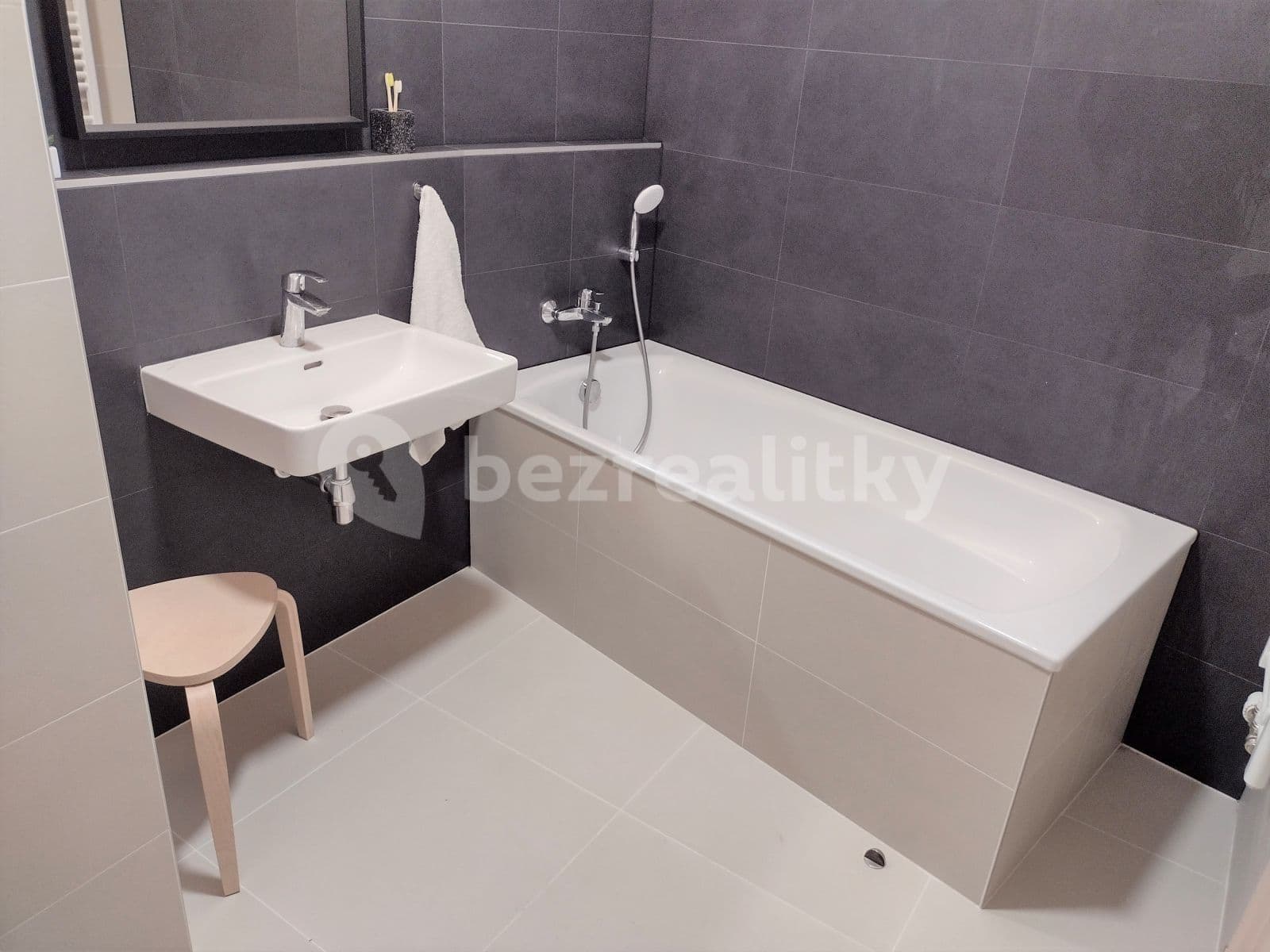1 bedroom with open-plan kitchen flat to rent, 52 m², Wolkerova, Olomouc, Olomoucký Region 1 bedroom with open-plan kitchen flat to rent, 52 m², Wolkerova, Olomouc, Olomoucký Region