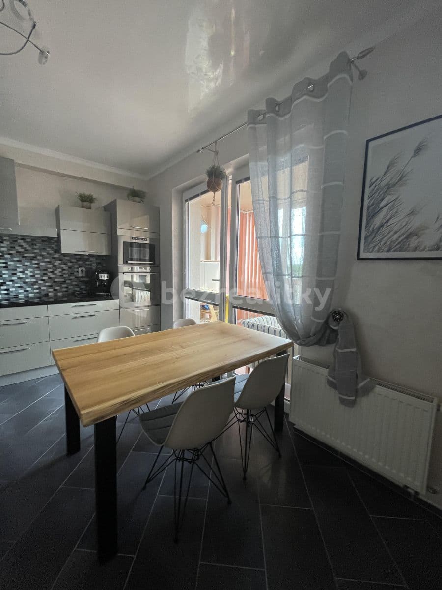 3 bedroom flat to rent, 79 m², V Javorech, Prague, Prague 3 bedroom flat to rent, 79 m², V Javorech, Prague, Prague