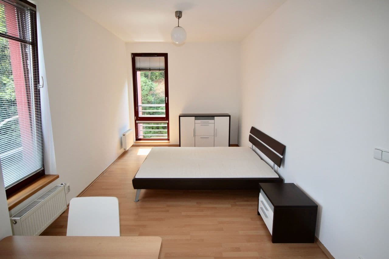 Studio flat to rent, 44 m², Pod Klamovkou, Prague, Prague Studio flat to rent, 44 m², Pod Klamovkou, Prague, Prague