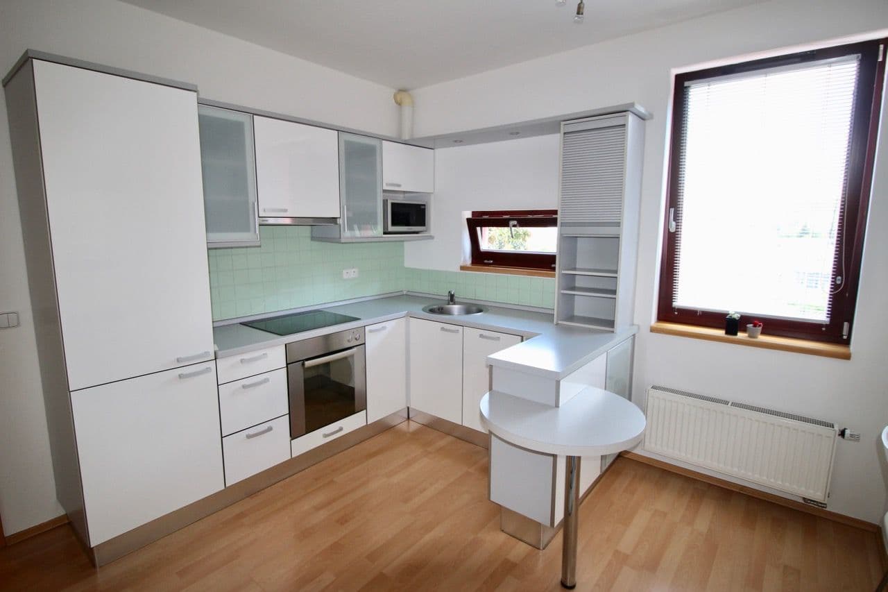 Studio flat to rent, 44 m², Pod Klamovkou, Prague, Prague Studio flat to rent, 44 m², Pod Klamovkou, Prague, Prague
