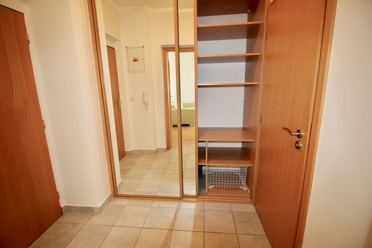 Studio flat to rent, 44 m², Pod Klamovkou, Prague, Prague Studio flat to rent, 44 m², Pod Klamovkou, Prague, Prague