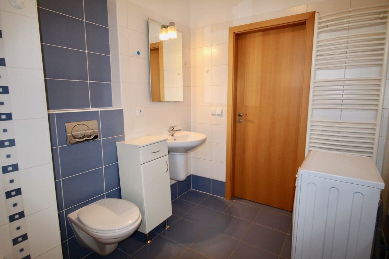 Studio flat to rent, 44 m², Pod Klamovkou, Prague, Prague Studio flat to rent, 44 m², Pod Klamovkou, Prague, Prague
