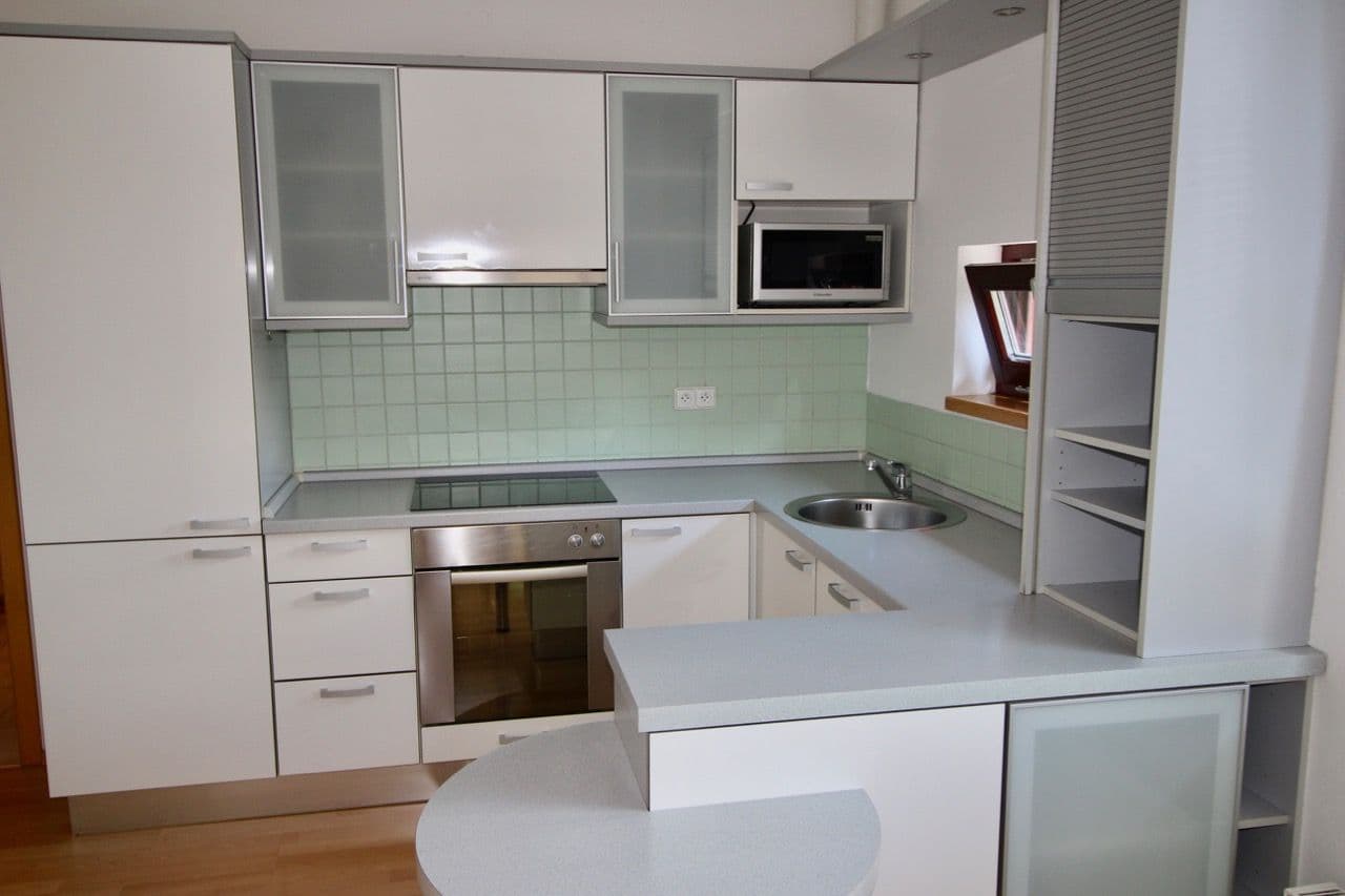 Studio flat to rent, 44 m², Pod Klamovkou, Prague, Prague Studio flat to rent, 44 m², Pod Klamovkou, Prague, Prague