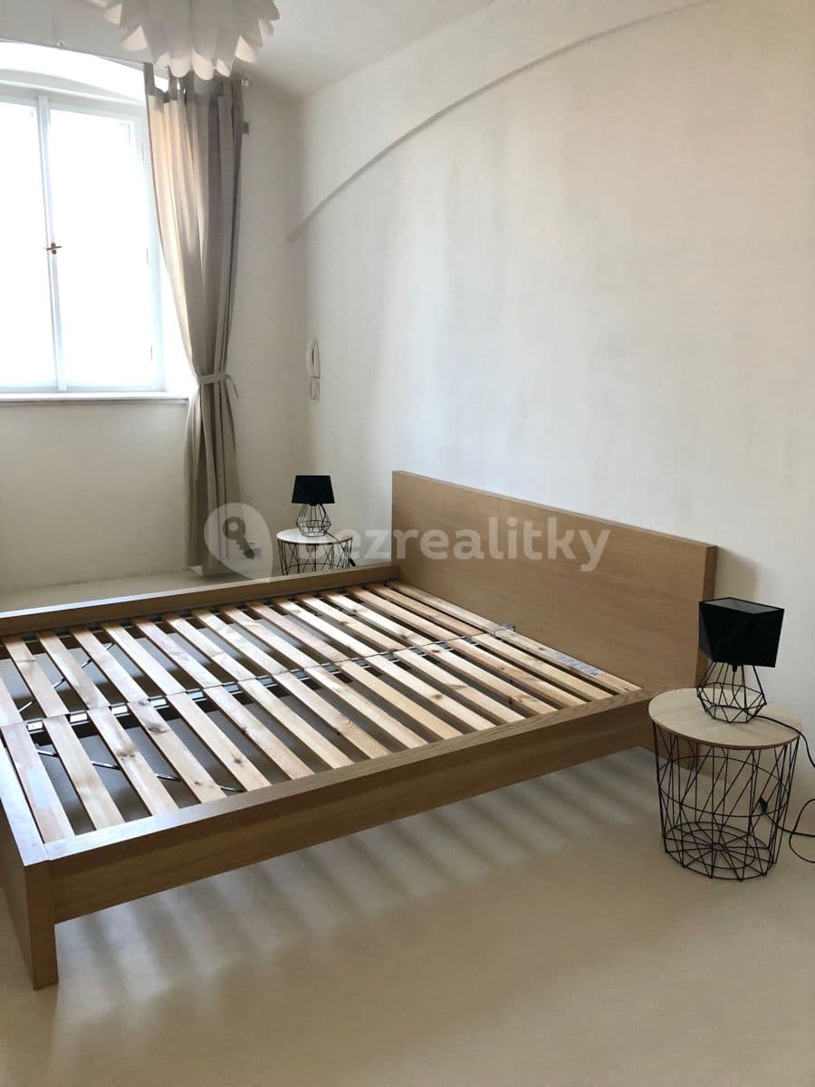 1 bedroom with open-plan kitchen flat to rent, 42 m², Janáčkovo nábřeží, Prague, Prague 1 bedroom with open-plan kitchen flat to rent, 42 m², Janáčkovo nábřeží, Prague, Prague