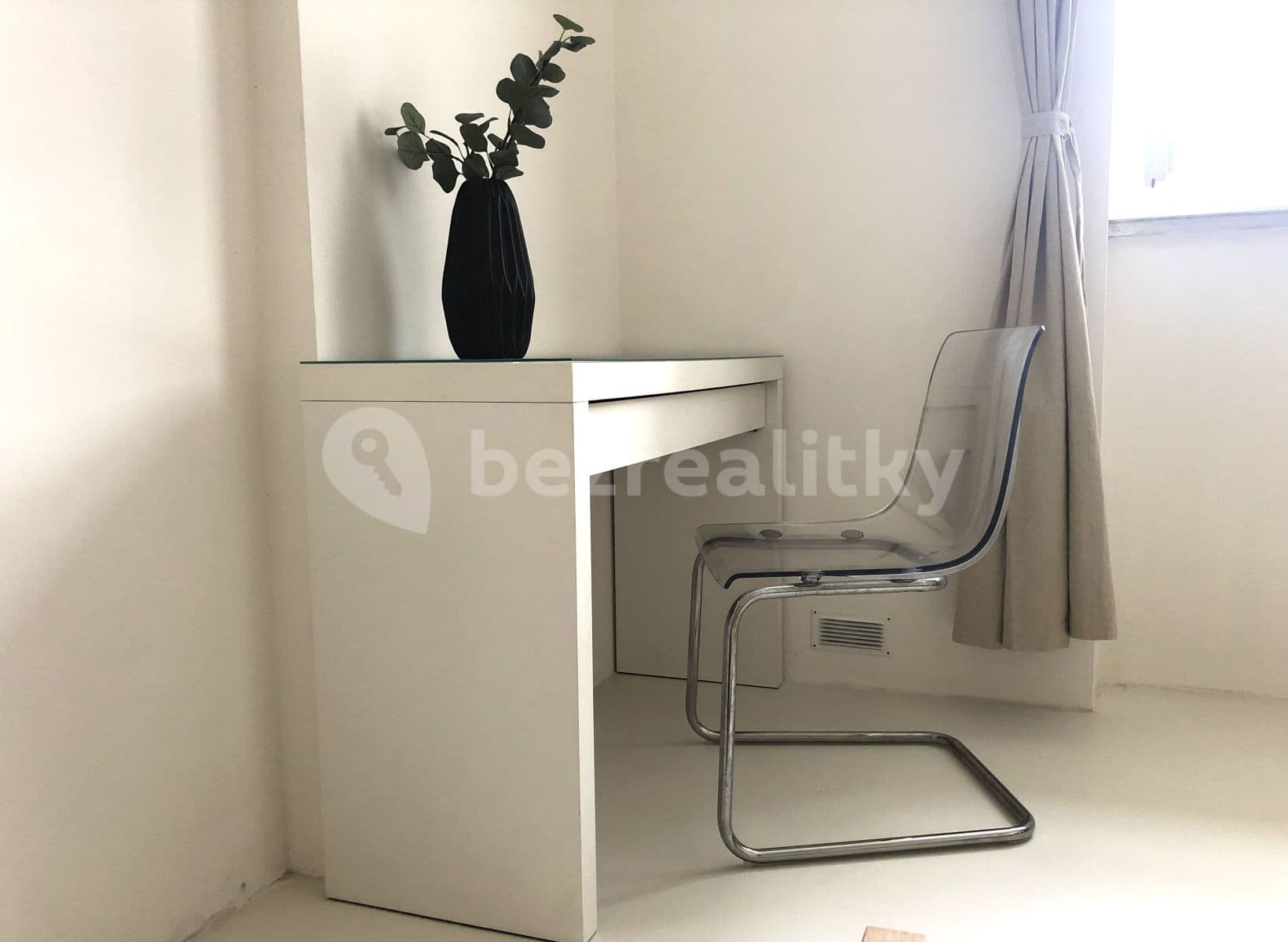 1 bedroom with open-plan kitchen flat to rent, 42 m², Janáčkovo nábřeží, Prague, Prague 1 bedroom with open-plan kitchen flat to rent, 42 m², Janáčkovo nábřeží, Prague, Prague