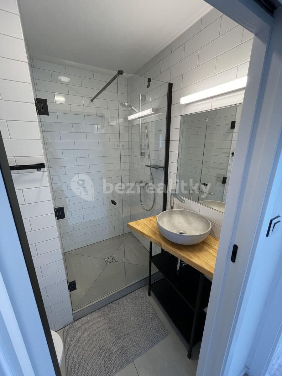 3 bedroom with open-plan kitchen flat to rent, 86 m², Amforová, Prague, Prague 3 bedroom with open-plan kitchen flat to rent, 86 m², Amforová, Prague, Prague