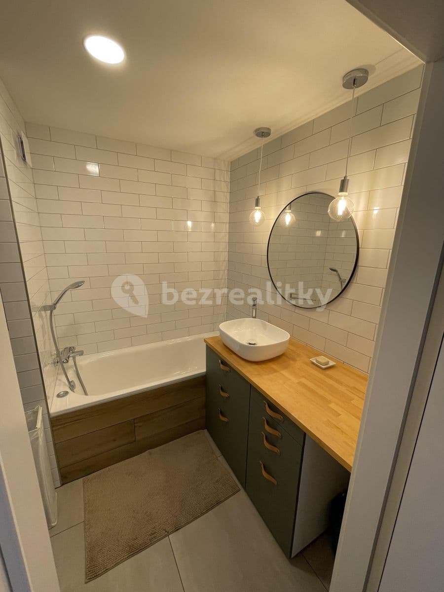 3 bedroom with open-plan kitchen flat to rent, 86 m², Amforová, Prague, Prague 3 bedroom with open-plan kitchen flat to rent, 86 m², Amforová, Prague, Prague