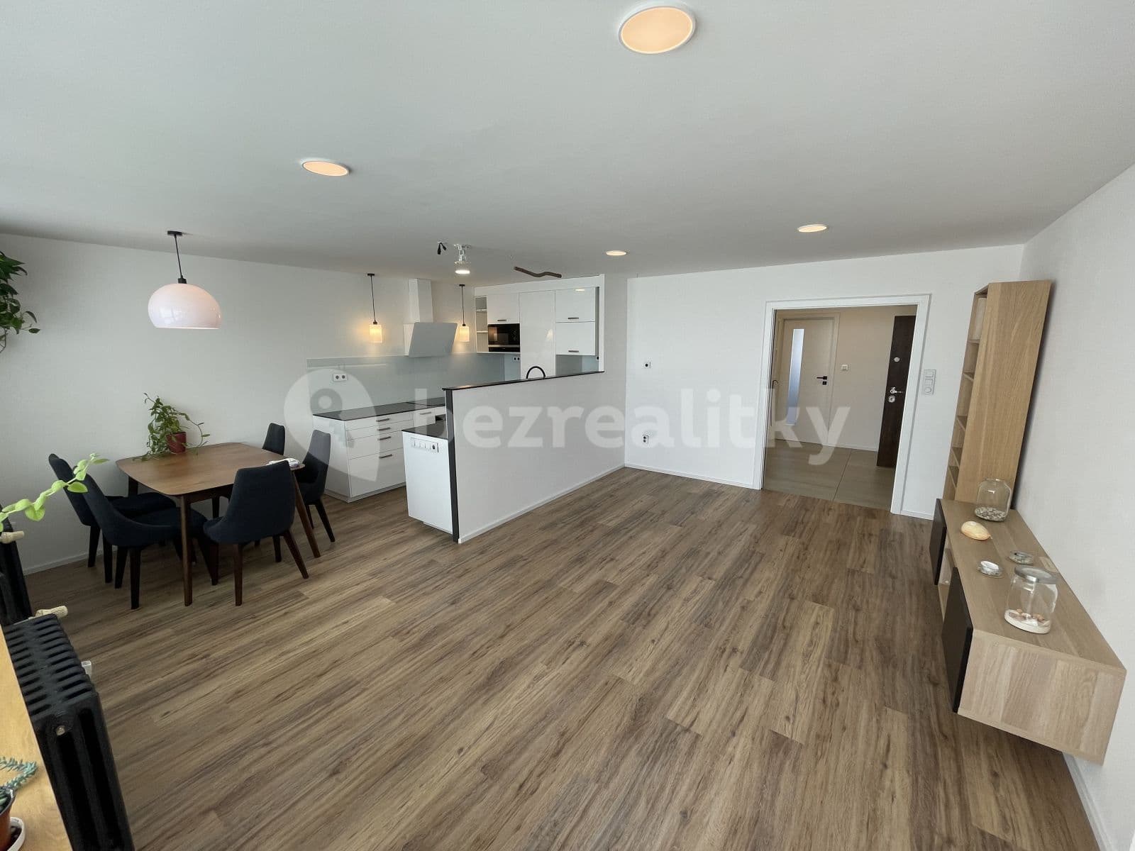 3 bedroom with open-plan kitchen flat to rent, 86 m², Amforová, Prague, Prague 3 bedroom with open-plan kitchen flat to rent, 86 m², Amforová, Prague, Prague