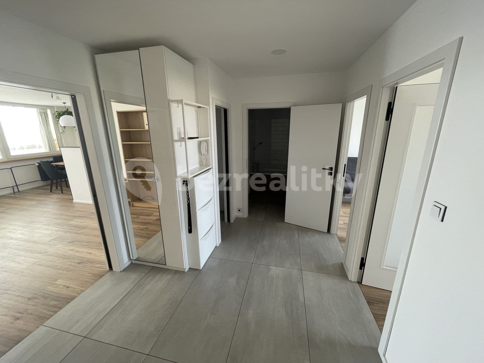 3 bedroom with open-plan kitchen flat to rent, 86 m², Amforová, Prague, Prague 3 bedroom with open-plan kitchen flat to rent, 86 m², Amforová, Prague, Prague