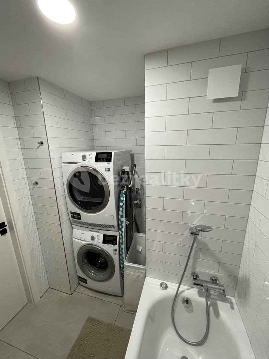 3 bedroom with open-plan kitchen flat to rent, 86 m², Amforová, Prague, Prague 3 bedroom with open-plan kitchen flat to rent, 86 m², Amforová, Prague, Prague