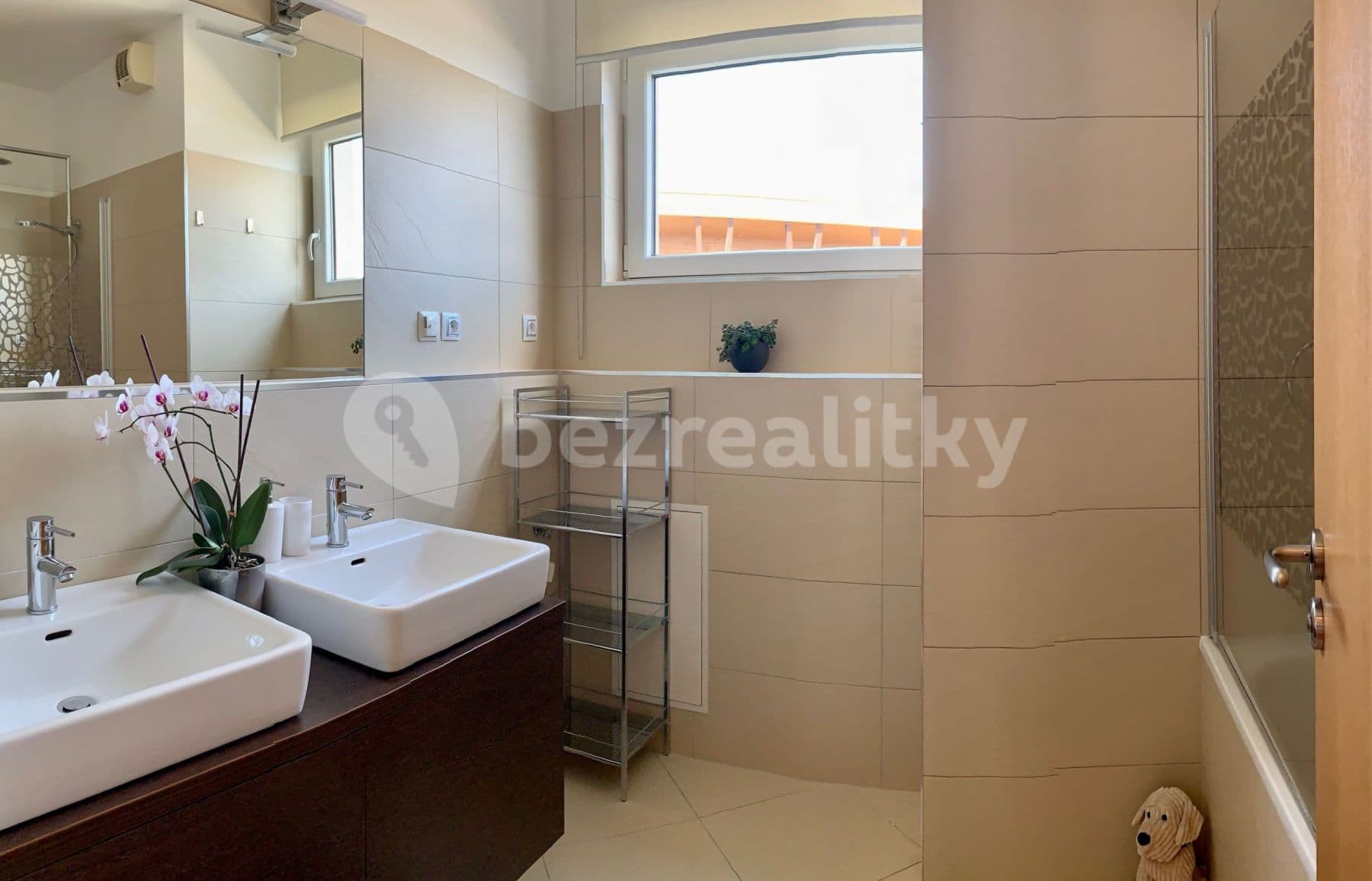 2 bedroom with open-plan kitchen flat to rent, 81 m², Mrkosova, Prague, Prague 2 bedroom with open-plan kitchen flat to rent, 81 m², Mrkosova, Prague, Prague