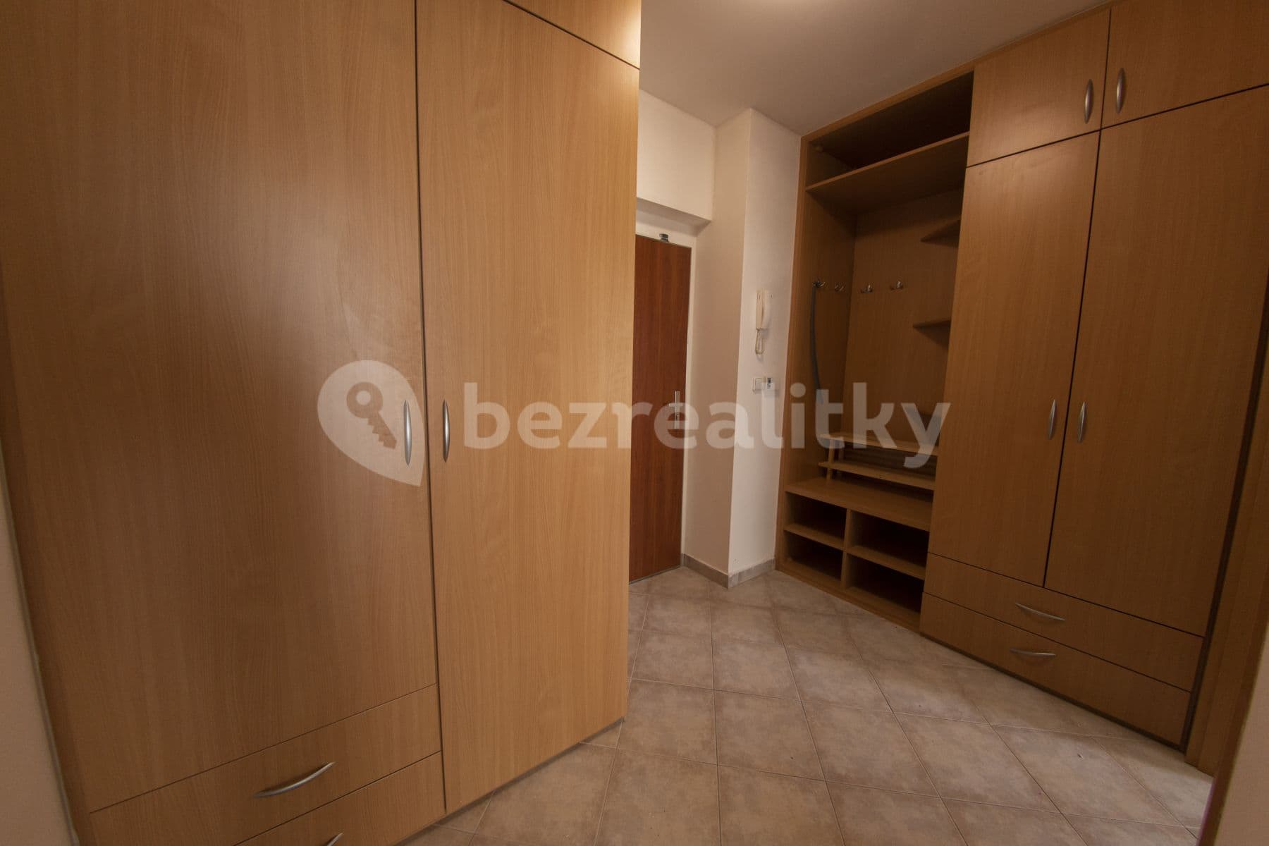 1 bedroom with open-plan kitchen flat to rent, 52 m², Sazovická, Prague, Prague 1 bedroom with open-plan kitchen flat to rent, 52 m², Sazovická, Prague, Prague
