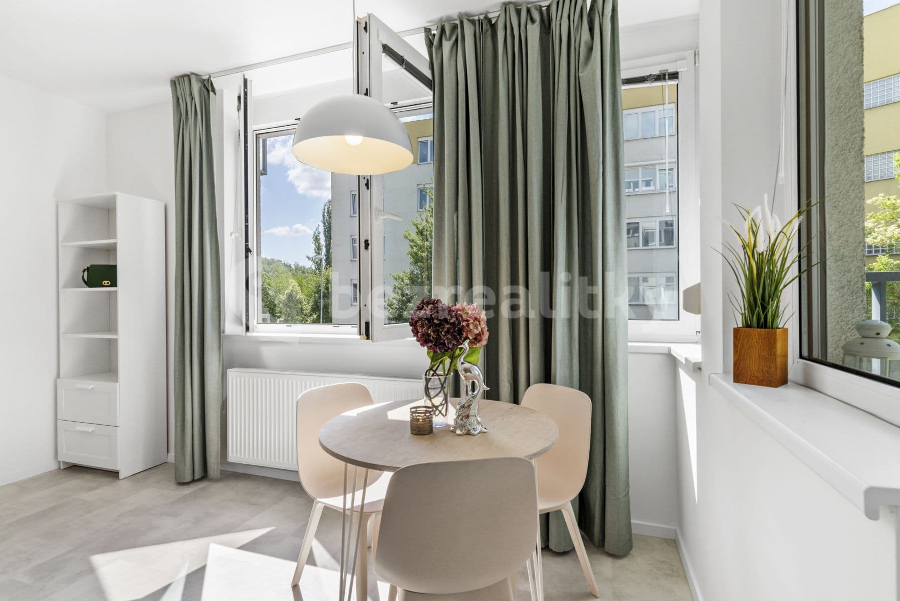 1 bedroom with open-plan kitchen flat to rent, 43 m², Jeřabinová, Prague, Prague 1 bedroom with open-plan kitchen flat to rent, 43 m², Jeřabinová, Prague, Prague