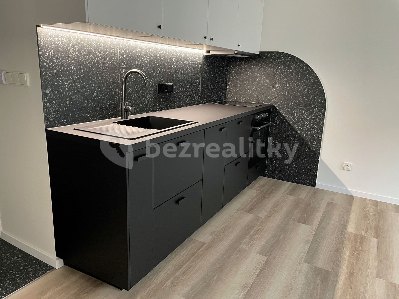 Small studio flat to rent, 29 m², U Družstva Ideál, Prague, Prague Small studio flat to rent, 29 m², U Družstva Ideál, Prague, Prague