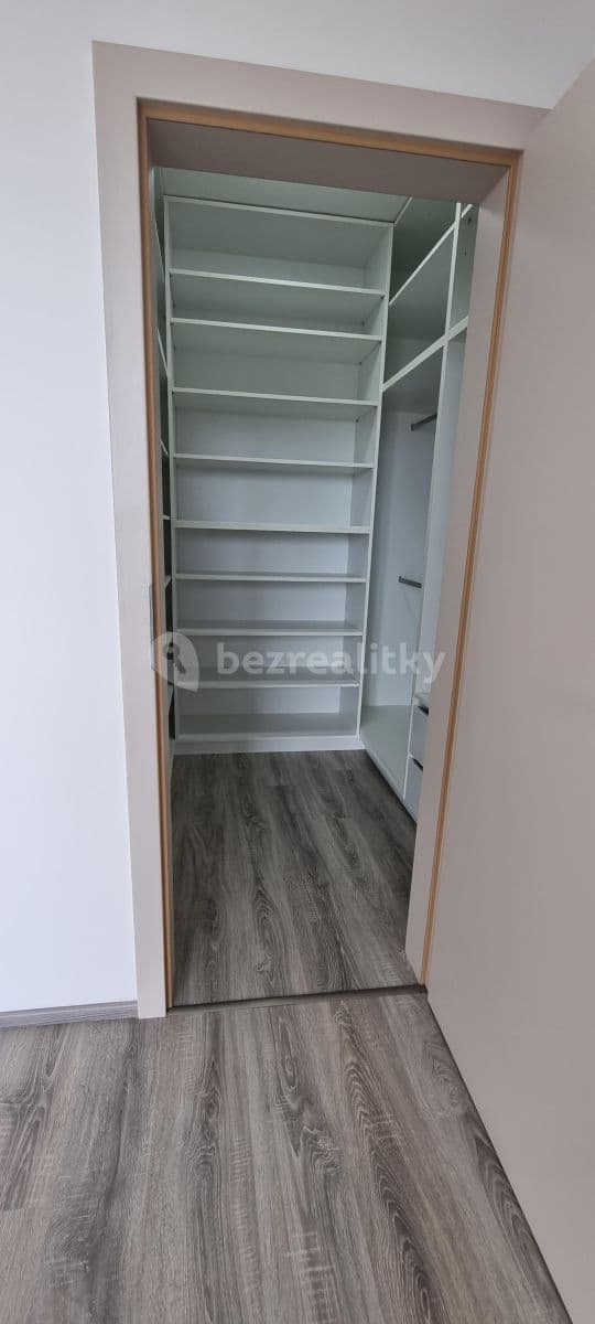 1 bedroom with open-plan kitchen flat to rent, 72 m², Čerpadlová, Prague, Prague 1 bedroom with open-plan kitchen flat to rent, 72 m², Čerpadlová, Prague, Prague