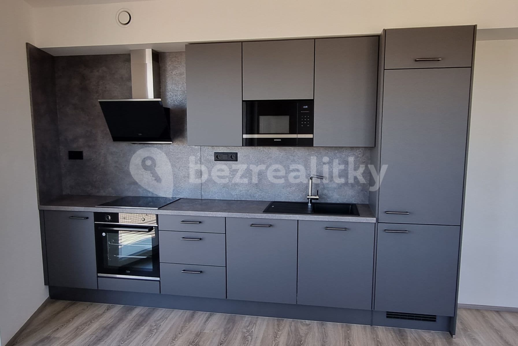 1 bedroom with open-plan kitchen flat to rent, 72 m², Čerpadlová, Prague, Prague 1 bedroom with open-plan kitchen flat to rent, 72 m², Čerpadlová, Prague, Prague