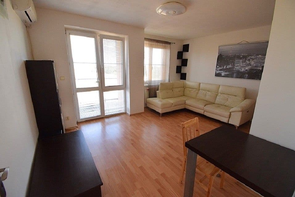 1 bedroom with open-plan kitchen flat for sale, 62 m², Modletice, Středočeský Region 1 bedroom with open-plan kitchen flat for sale, 62 m², Modletice, Středočeský Region