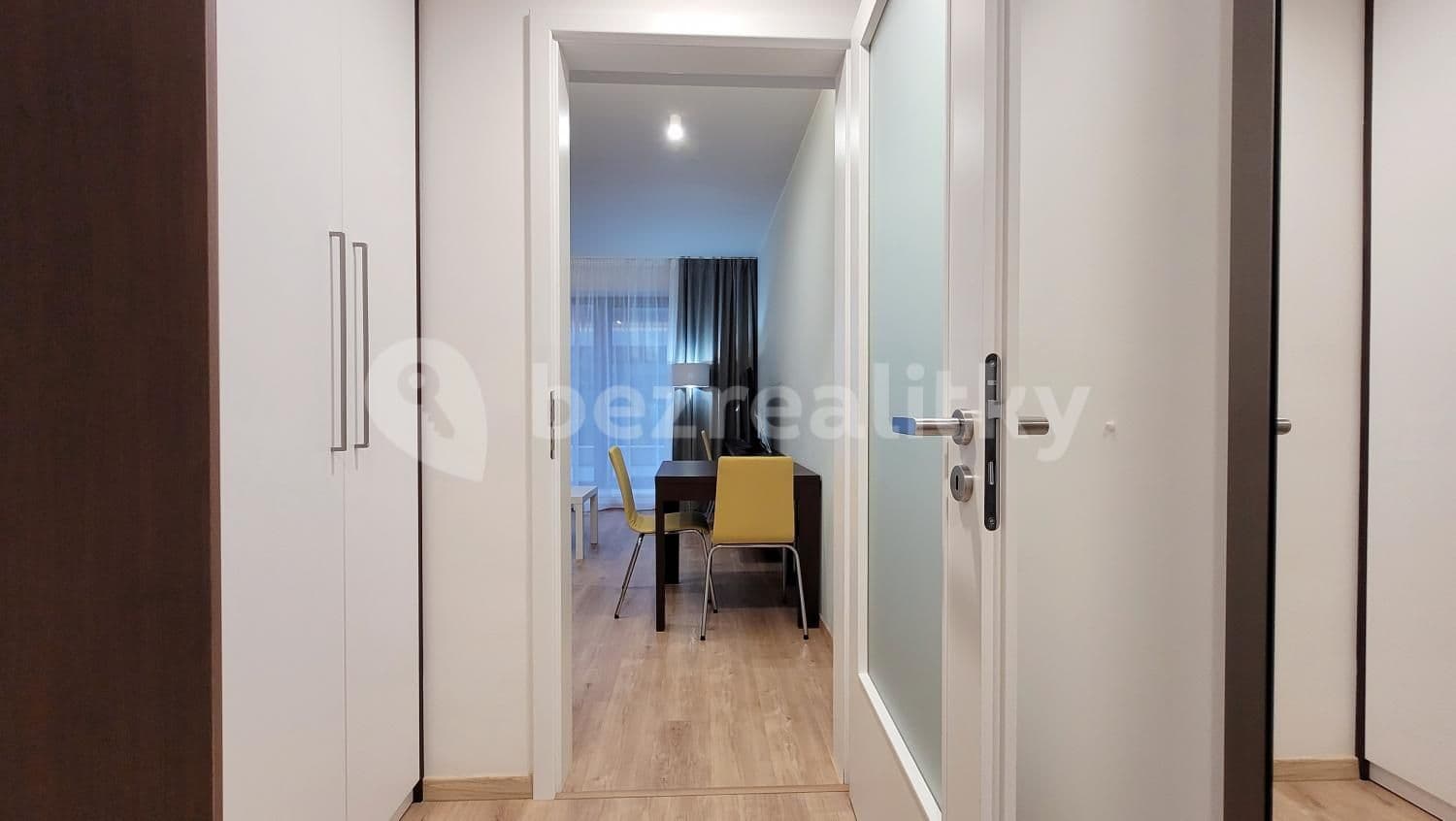 Studio flat to rent, 26 m², Mukařovského, Prague, Prague Studio flat to rent, 26 m², Mukařovského, Prague, Prague