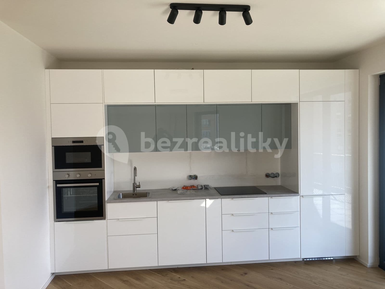 1 bedroom with open-plan kitchen flat to rent, 56 m², Ramonova, Prague, Prague 1 bedroom with open-plan kitchen flat to rent, 56 m², Ramonova, Prague, Prague