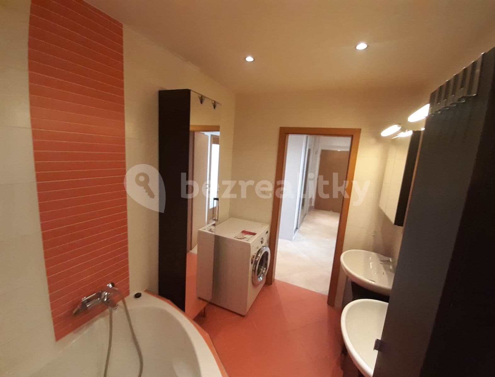 2 bedroom with open-plan kitchen flat to rent, 80 m², Sazovická, Prague, Prague 2 bedroom with open-plan kitchen flat to rent, 80 m², Sazovická, Prague, Prague