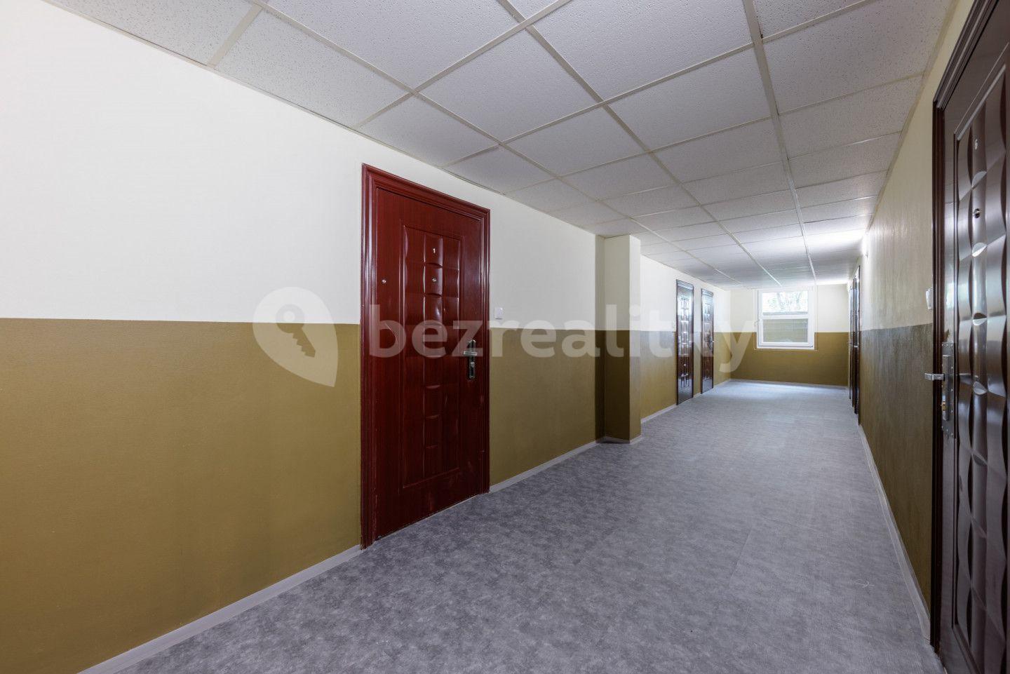 Studio flat for sale, 26 m², Charkovská, Karlovy Vary, Karlovarský Region