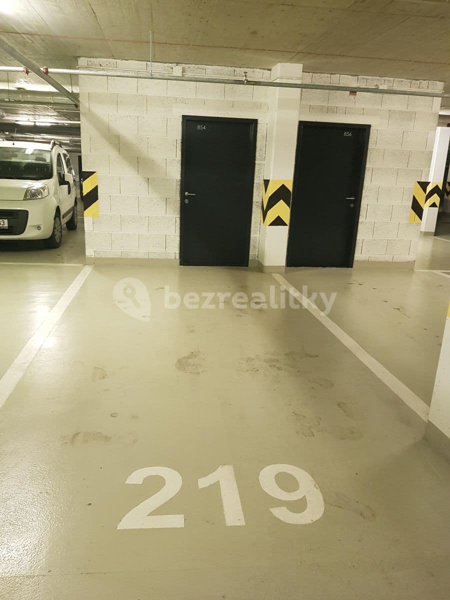 garage to rent, 13 m², Nad Úžlabinou, Prague, Prague garage to rent, 13 m², Nad Úžlabinou, Prague, Prague