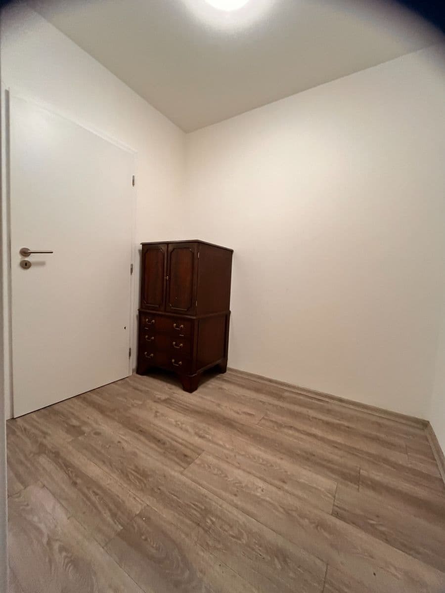 1 bedroom with open-plan kitchen flat to rent, 35 m², náměstí Jiřího z Poděbrad, Nový Knín, Středočeský Region 1 bedroom with open-plan kitchen flat to rent, 35 m², náměstí Jiřího z Poděbrad, Nový Knín, Středočeský Region