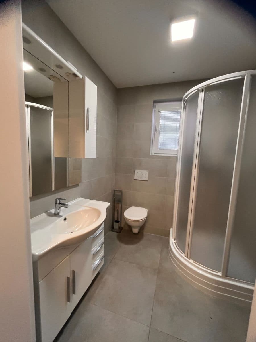 1 bedroom with open-plan kitchen flat to rent, 35 m², náměstí Jiřího z Poděbrad, Nový Knín, Středočeský Region 1 bedroom with open-plan kitchen flat to rent, 35 m², náměstí Jiřího z Poděbrad, Nový Knín, Středočeský Region