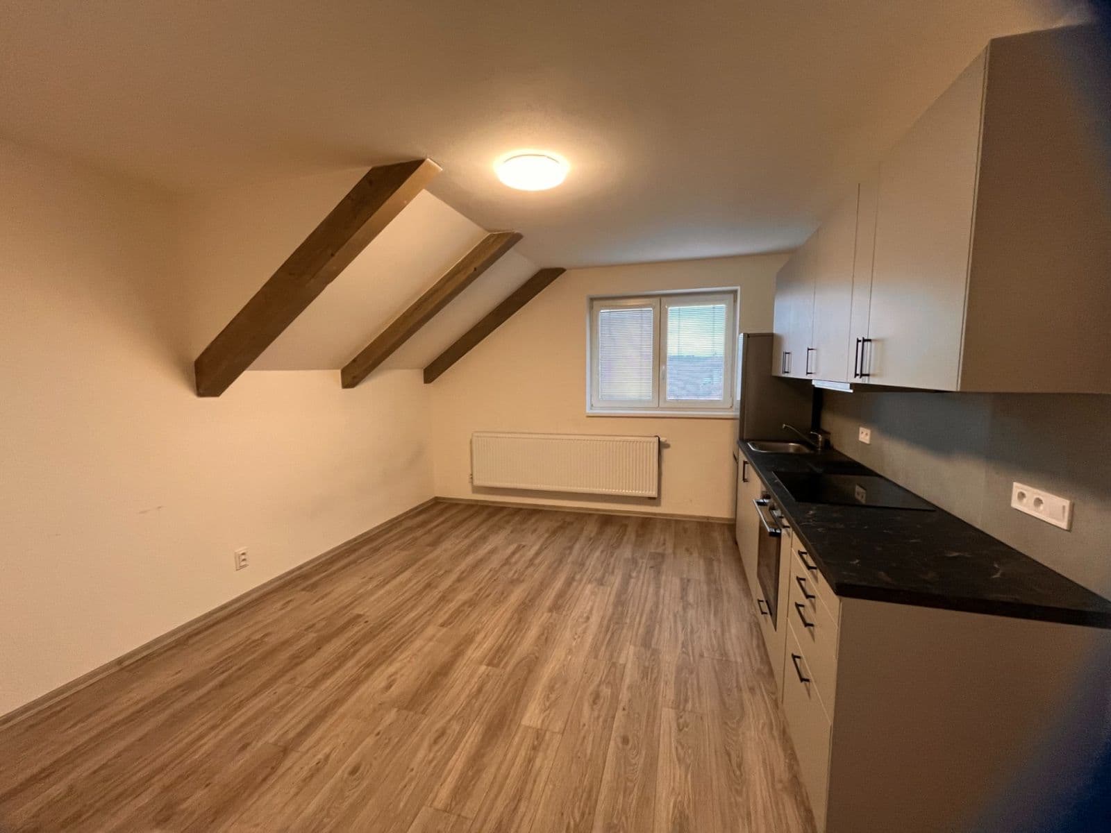 1 bedroom with open-plan kitchen flat to rent, 35 m², náměstí Jiřího z Poděbrad, Nový Knín, Středočeský Region 1 bedroom with open-plan kitchen flat to rent, 35 m², náměstí Jiřího z Poděbrad, Nový Knín, Středočeský Region