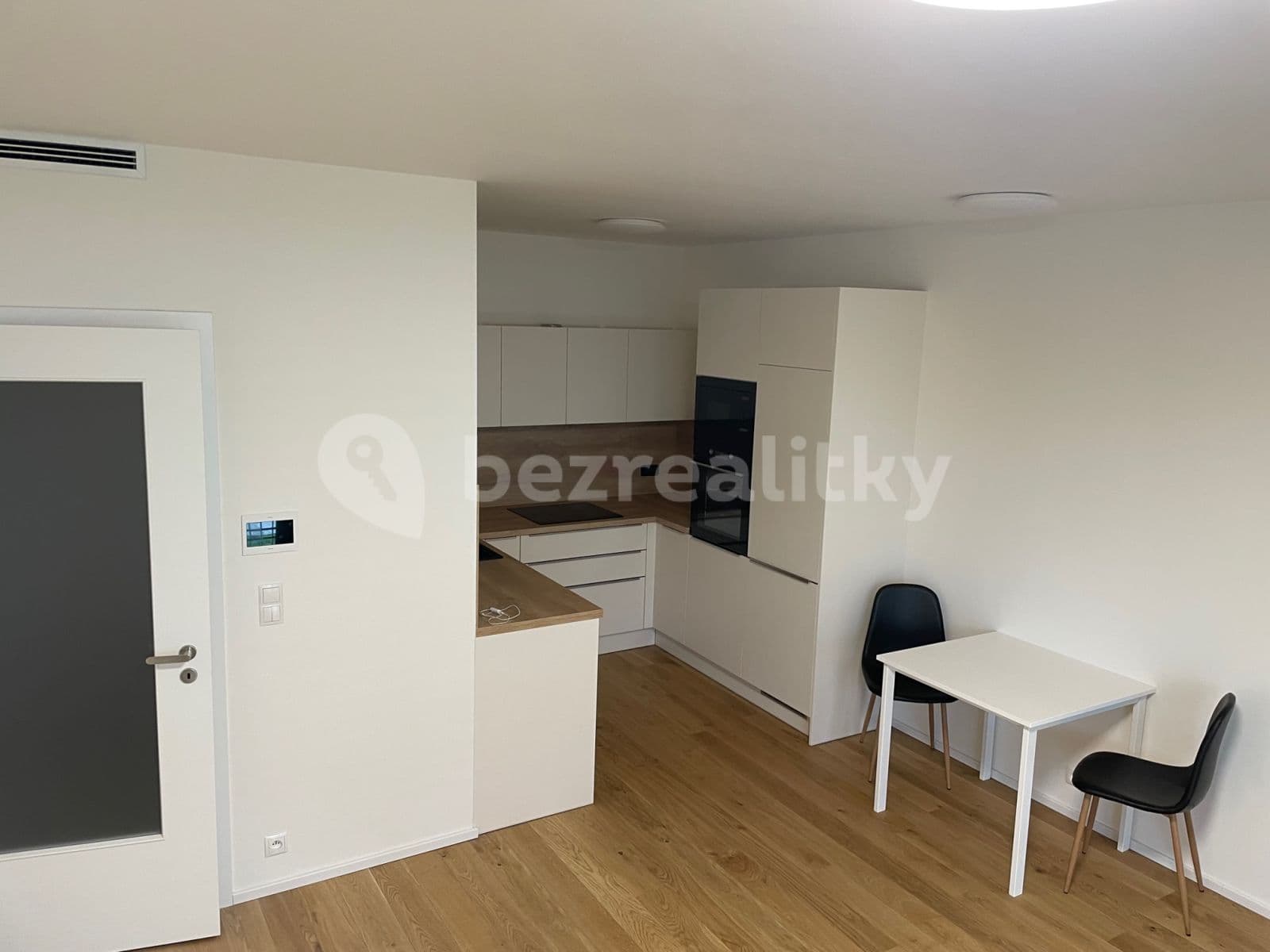 1 bedroom with open-plan kitchen flat to rent, 60 m², Ramonova, Prague, Prague 1 bedroom with open-plan kitchen flat to rent, 60 m², Ramonova, Prague, Prague