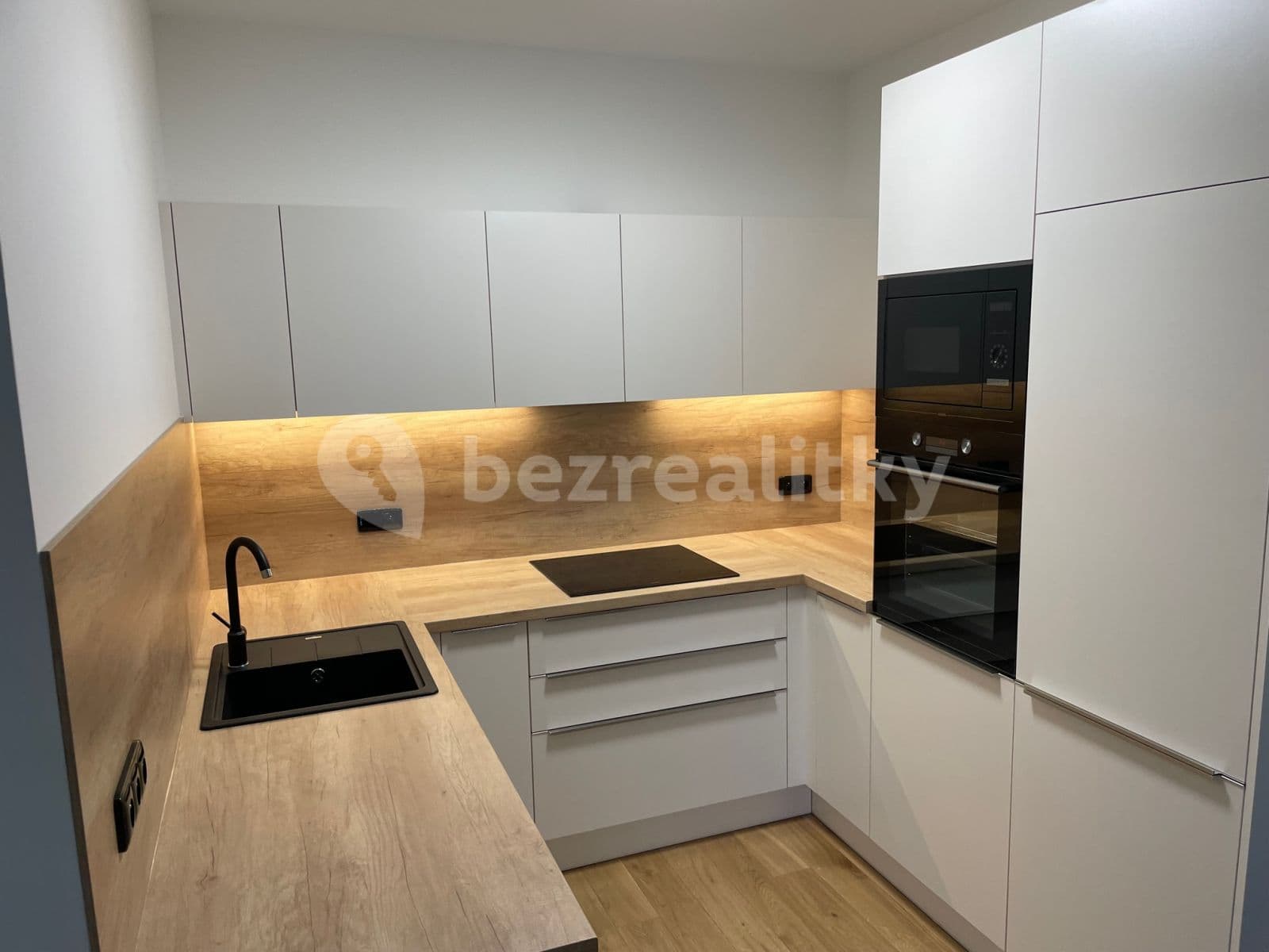 1 bedroom with open-plan kitchen flat to rent, 60 m², Ramonova, Prague, Prague 1 bedroom with open-plan kitchen flat to rent, 60 m², Ramonova, Prague, Prague