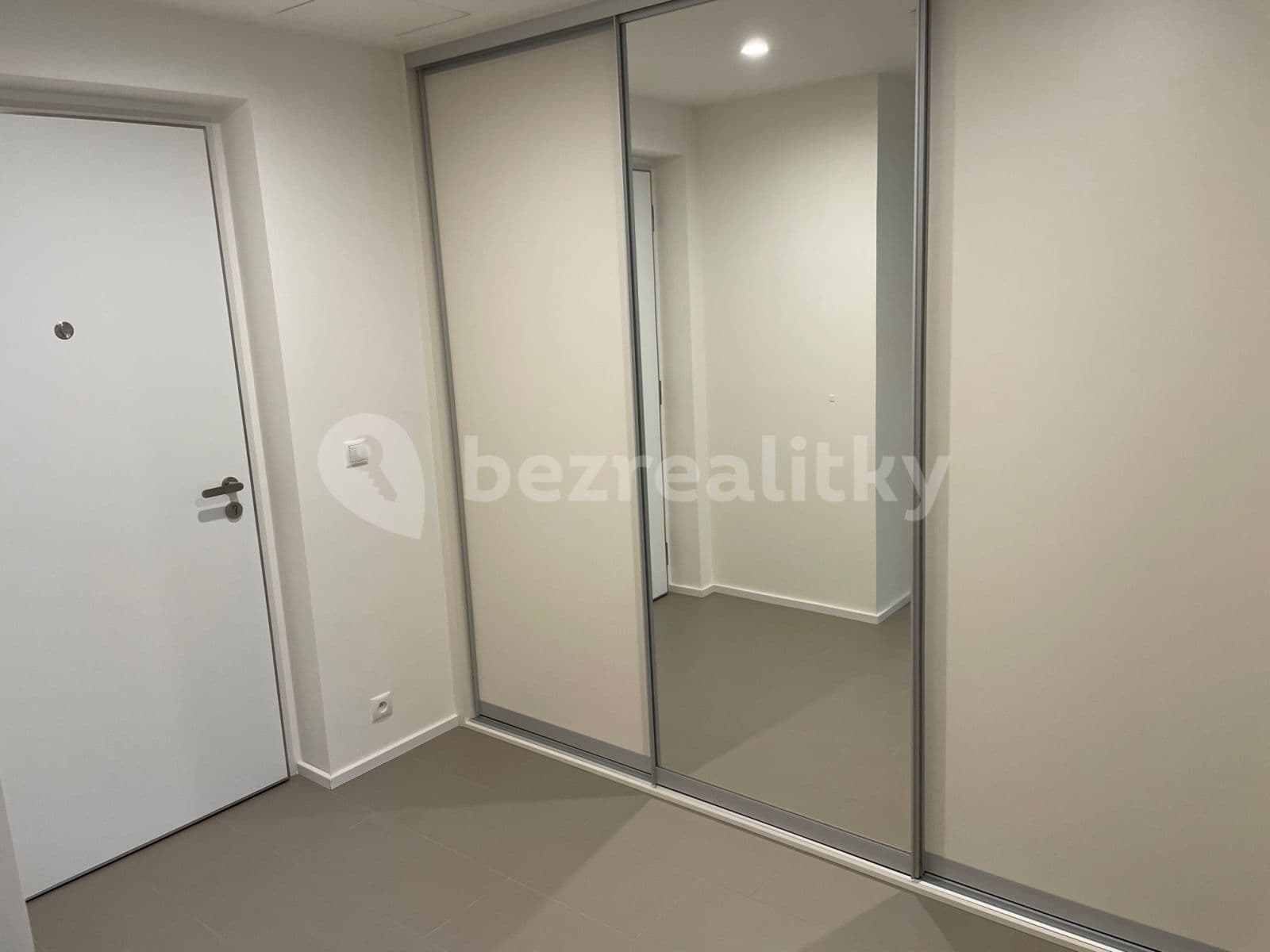 1 bedroom with open-plan kitchen flat to rent, 60 m², Ramonova, Prague, Prague 1 bedroom with open-plan kitchen flat to rent, 60 m², Ramonova, Prague, Prague