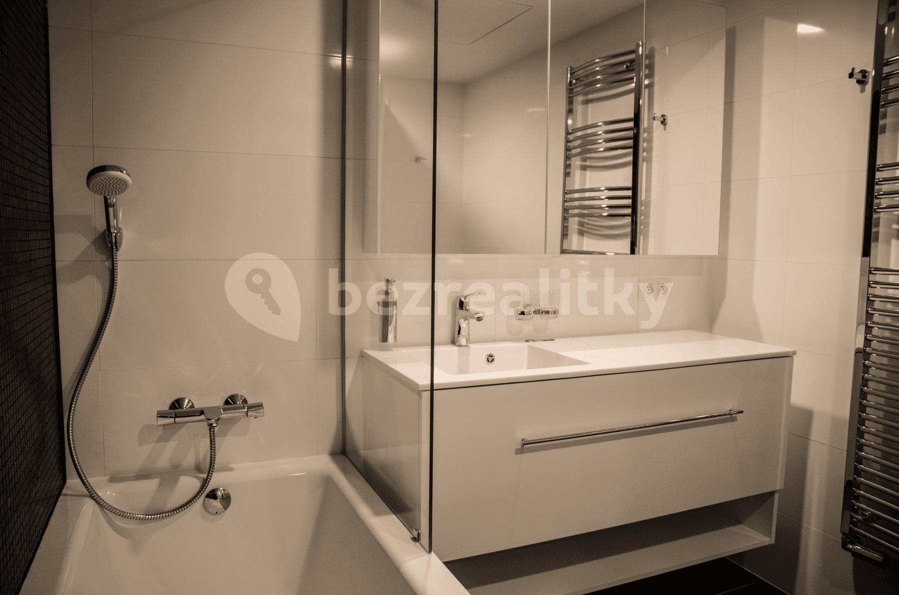 3 bedroom with open-plan kitchen flat to rent, 109 m², Mukařovského, Prague, Prague 3 bedroom with open-plan kitchen flat to rent, 109 m², Mukařovského, Prague, Prague