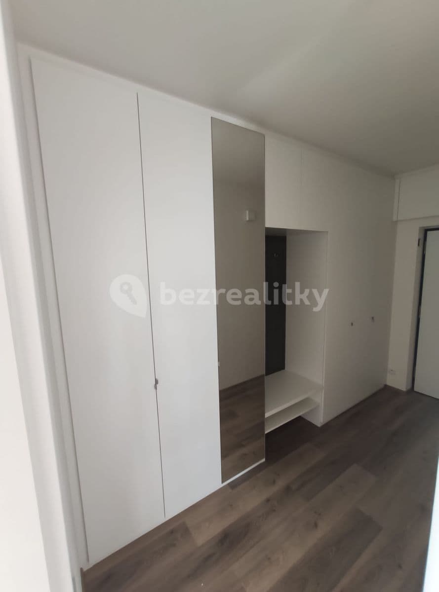 1 bedroom with open-plan kitchen flat to rent, 47 m², U Spojů, Prague, Prague 1 bedroom with open-plan kitchen flat to rent, 47 m², U Spojů, Prague, Prague