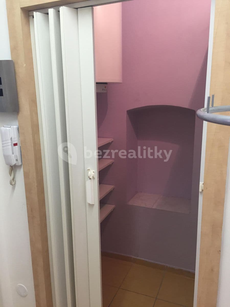 2 bedroom with open-plan kitchen flat to rent, 80 m², Koterovská, Plzeň, Plzeňský Region 2 bedroom with open-plan kitchen flat to rent, 80 m², Koterovská, Plzeň, Plzeňský Region