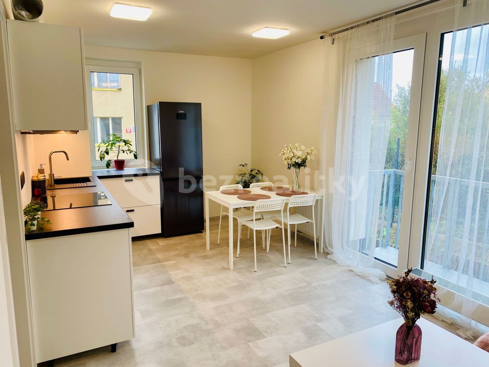 1 bedroom with open-plan kitchen flat to rent, 45 m², Třešňová, Prague, Prague 1 bedroom with open-plan kitchen flat to rent, 45 m², Třešňová, Prague, Prague