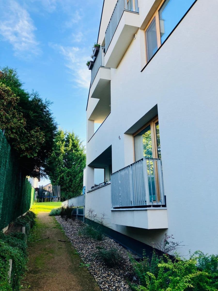 1 bedroom with open-plan kitchen flat to rent, 45 m², Třešňová, Prague, Prague 1 bedroom with open-plan kitchen flat to rent, 45 m², Třešňová, Prague, Prague