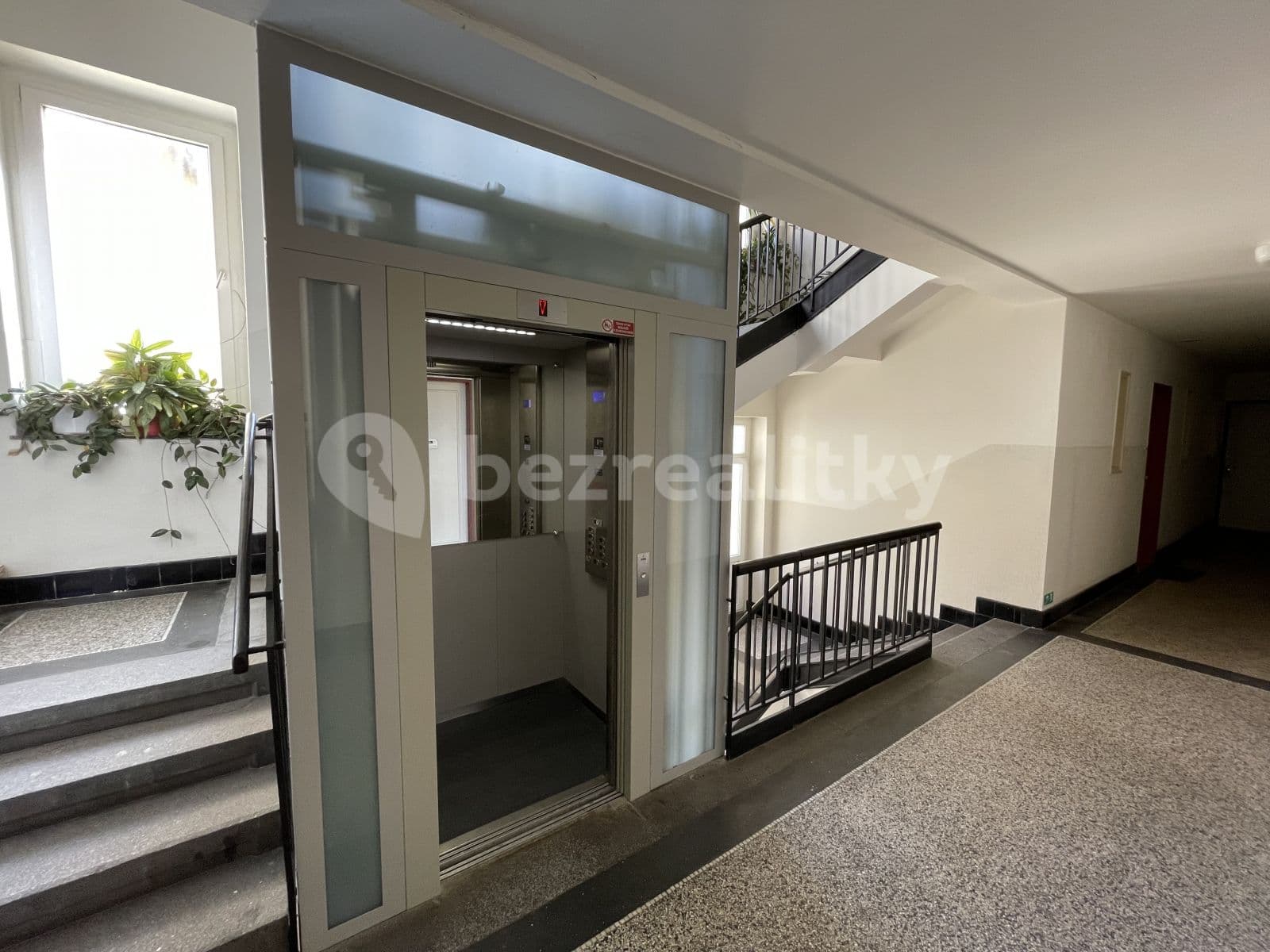 1 bedroom with open-plan kitchen flat to rent, 74 m², Ondříčkova, Prague, Prague 1 bedroom with open-plan kitchen flat to rent, 74 m², Ondříčkova, Prague, Prague