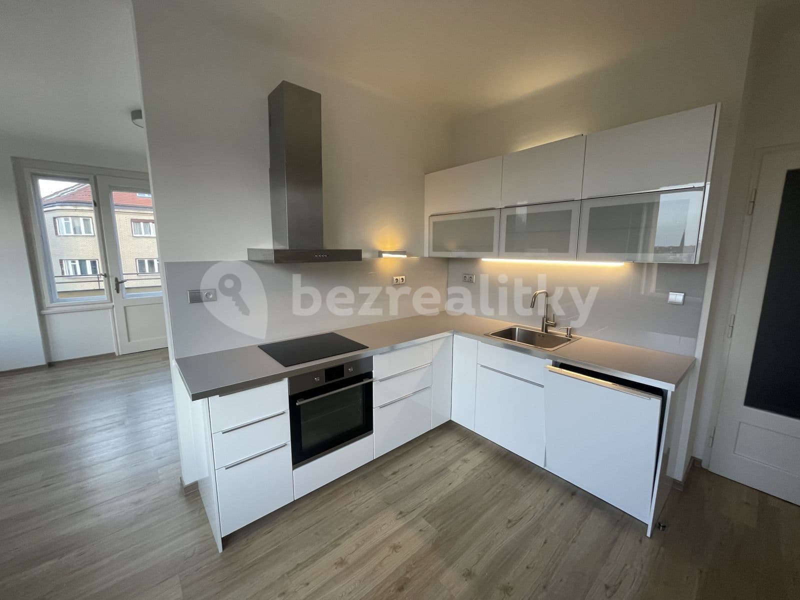 1 bedroom with open-plan kitchen flat to rent, 74 m², Ondříčkova, Prague, Prague 1 bedroom with open-plan kitchen flat to rent, 74 m², Ondříčkova, Prague, Prague