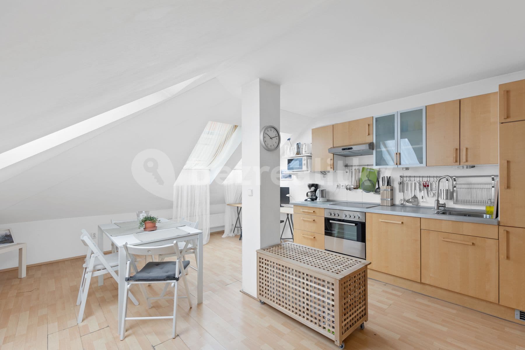 2 bedroom with open-plan kitchen flat to rent, 84 m², Matoušova, Prague, Prague 2 bedroom with open-plan kitchen flat to rent, 84 m², Matoušova, Prague, Prague