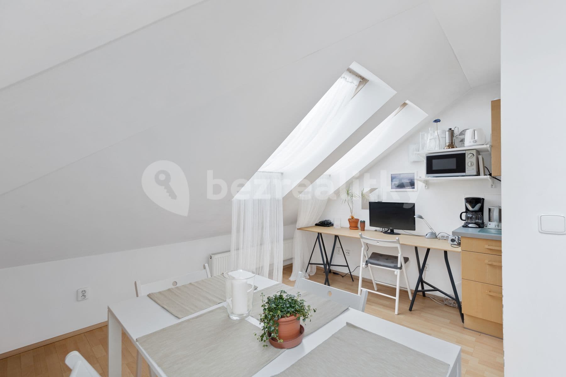 2 bedroom with open-plan kitchen flat to rent, 84 m², Matoušova, Prague, Prague 2 bedroom with open-plan kitchen flat to rent, 84 m², Matoušova, Prague, Prague