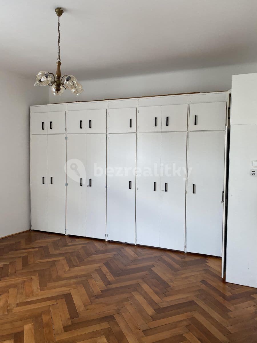 2 bedroom with open-plan kitchen flat to rent, 76 m², U Nikolajky, Prague, Prague 2 bedroom with open-plan kitchen flat to rent, 76 m², U Nikolajky, Prague, Prague