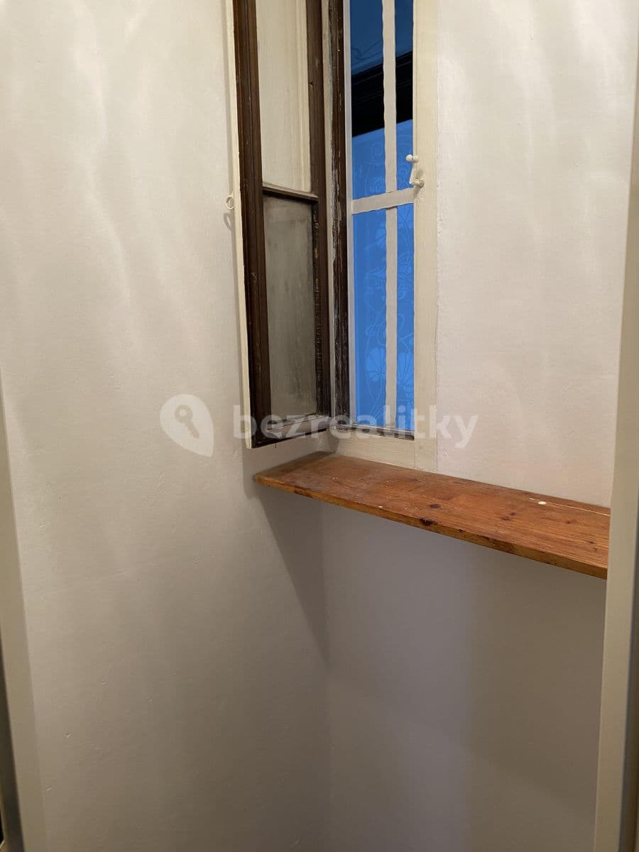 2 bedroom with open-plan kitchen flat to rent, 76 m², U Nikolajky, Prague, Prague 2 bedroom with open-plan kitchen flat to rent, 76 m², U Nikolajky, Prague, Prague