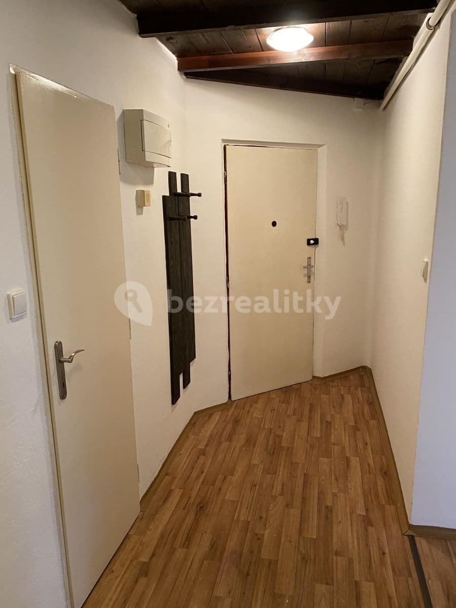 2 bedroom with open-plan kitchen flat to rent, 76 m², U Nikolajky, Prague, Prague 2 bedroom with open-plan kitchen flat to rent, 76 m², U Nikolajky, Prague, Prague