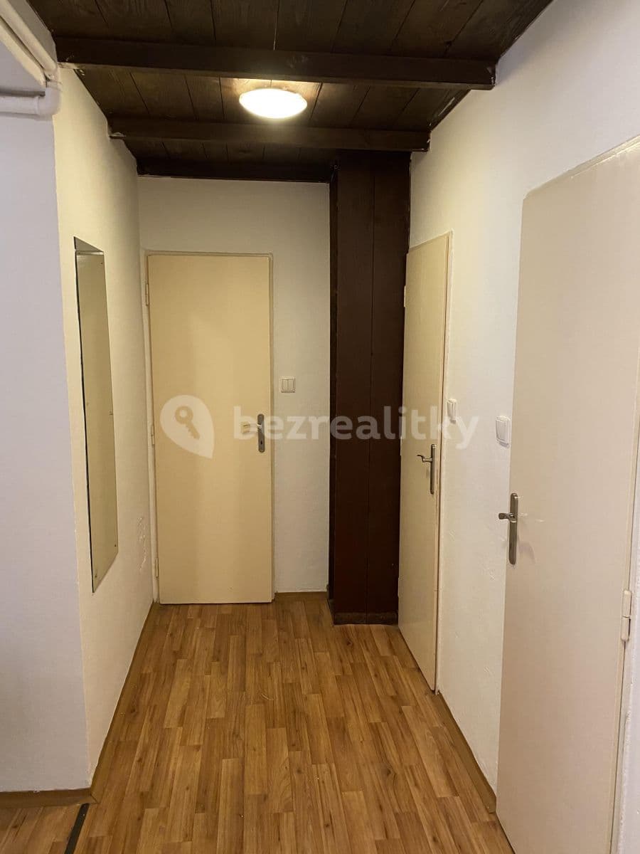 2 bedroom with open-plan kitchen flat to rent, 76 m², U Nikolajky, Prague, Prague 2 bedroom with open-plan kitchen flat to rent, 76 m², U Nikolajky, Prague, Prague